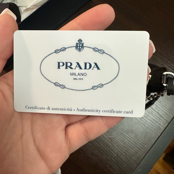 BARELY USED PRADA NYLON BAG - Picture 5 of 7